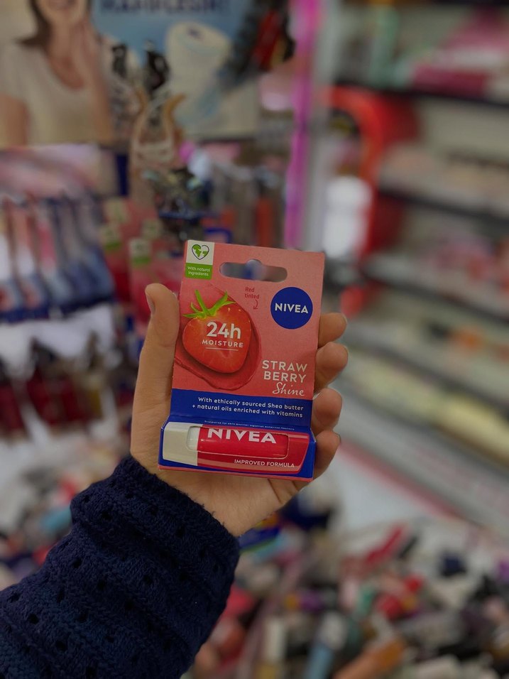 Nivea Şeftali Işıltılı Dudak Balmı - Görsel 2