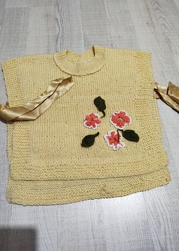 Sarı Nakışlı Örgü Kolsuz Kız Süveter