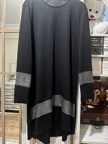Siyah pul detaylı tunik