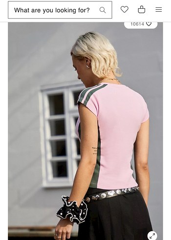Urban Outfitters Düğmeli Pembe Baskılı Kısa Kollu Crop Top