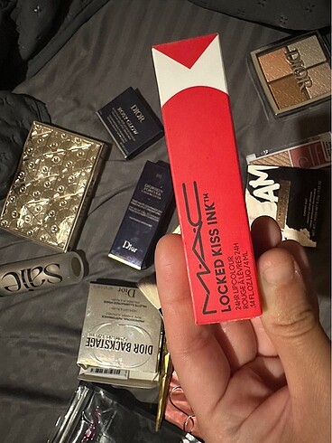 MAC Mac locked kiss