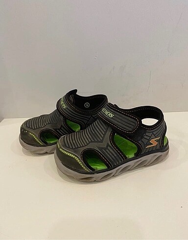 Skechers erkek çocuk sandalet 24 numara?