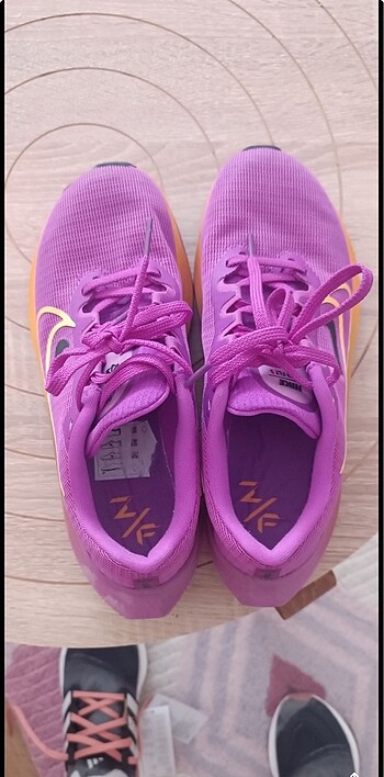 38 Beden Orjinal nike koşu ayakkabısı