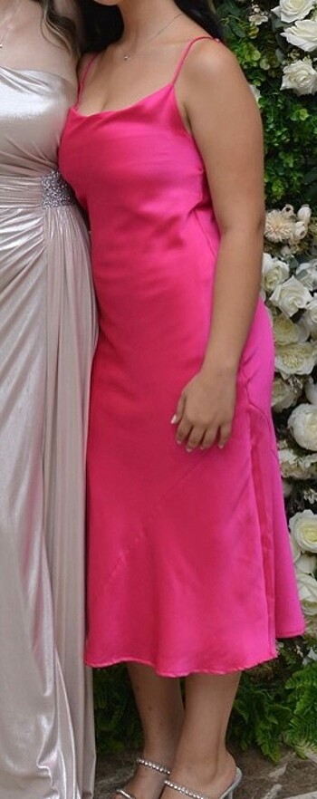 pembe saten elbise