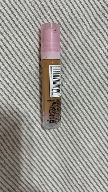 NYX Nyx bare with me kapatıcı Medium Golden rengi