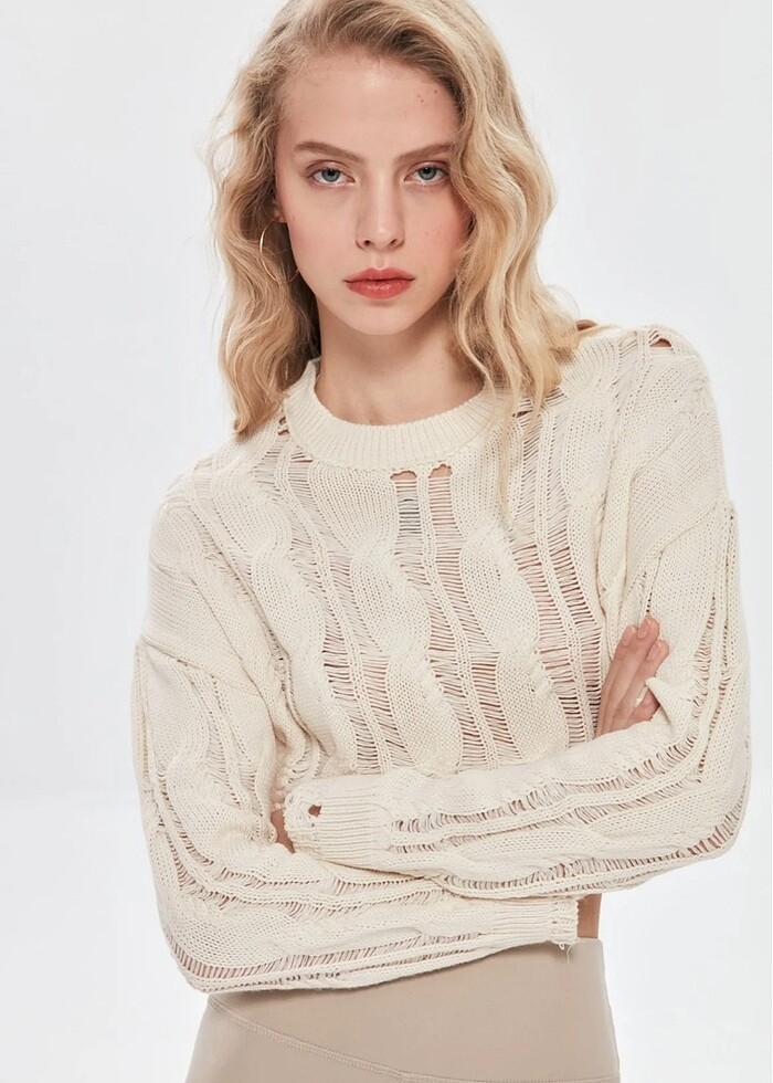 Yırtık detaylı crop triko - Görsel 2