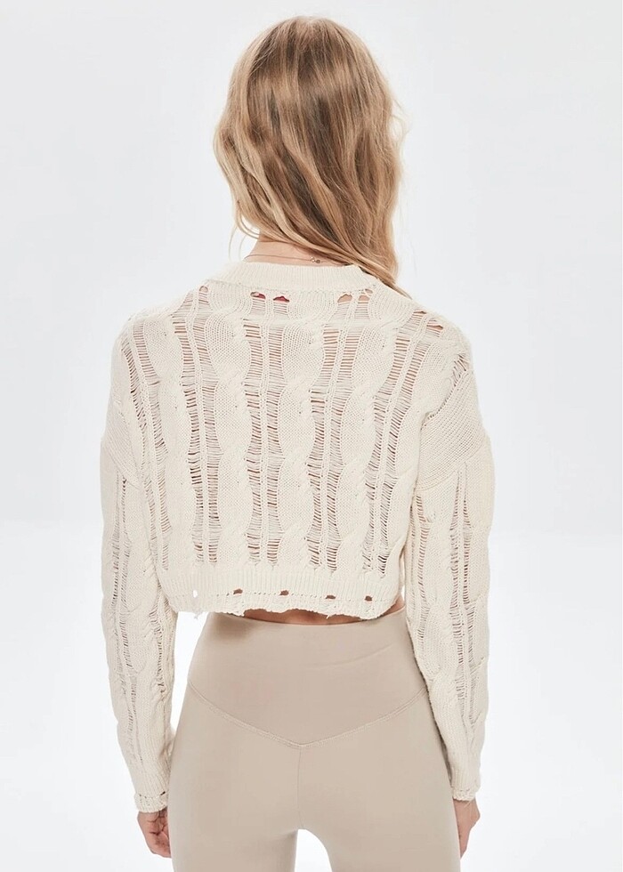 Yırtık detaylı crop triko - Görsel 3