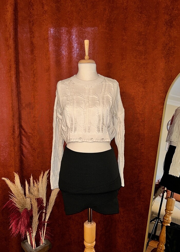 Yırtık detaylı crop triko - Görsel 4