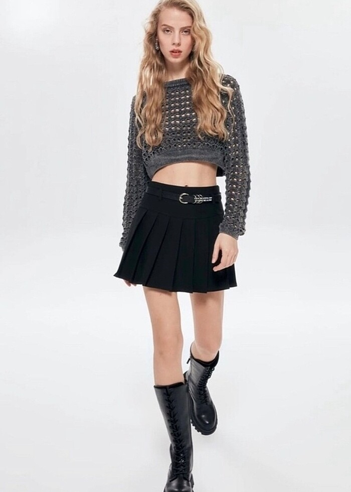 Kemerli pileli şort etek - Görsel 3