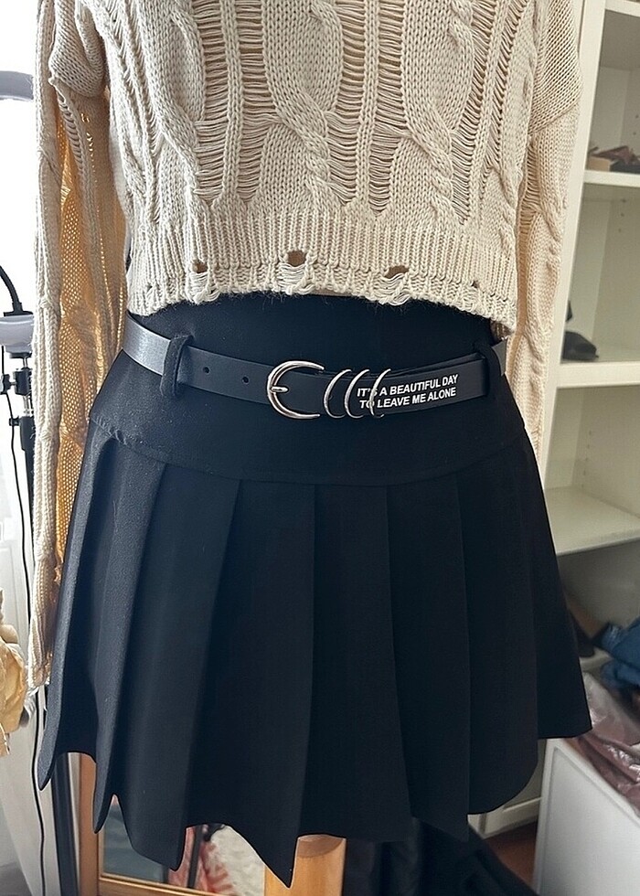 Kemerli pileli şort etek - Görsel 2