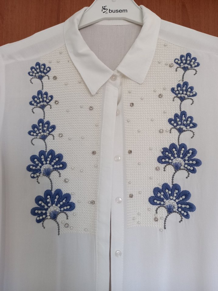 Nakışlı Beyaz Pamuklu Kadın Gömlek - Görsel 2