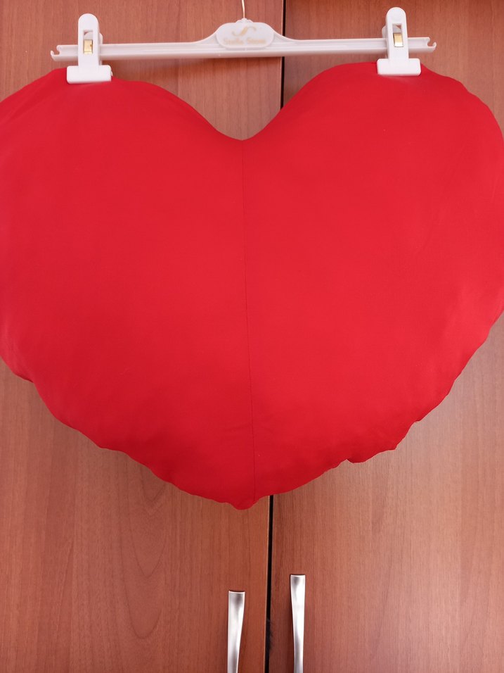 Kırmızı Kalp Şeklinde Yastık - Görsel 3