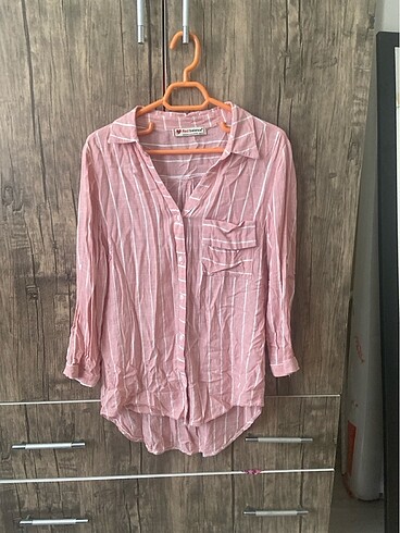 Pembe gömlek