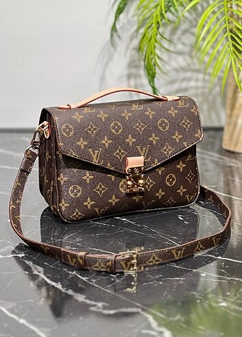 LOUIS VUITTON - POCHETTE METIS Size: 25 x 18 cm ???????????? 