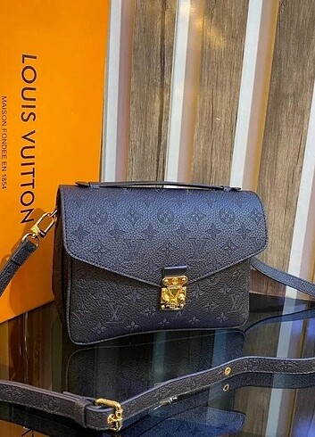  Beden Louis Vuitton yeni sezon askılı kadın çantası ????