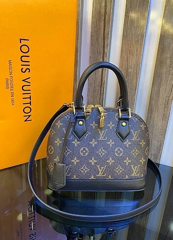 LOUIS VUITTON D MODEL ????