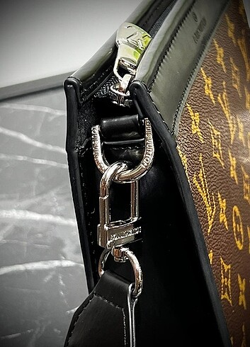Louis Vuitton LOUIS VUITTON - Gaston Wearable Wallet Size: 21 x 15.5 cm ??????