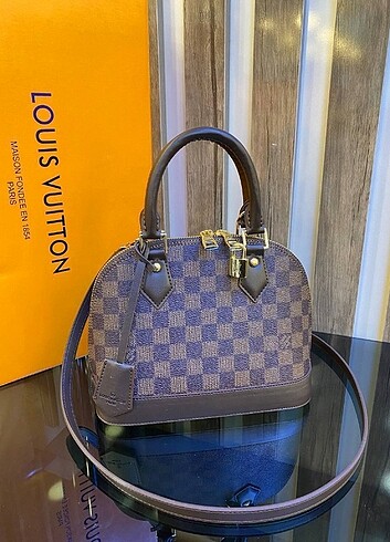 Louis vuitton D model ????