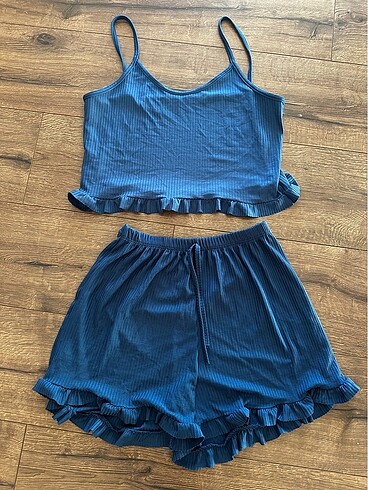 l Beden Askılı şortlu pijama takımı