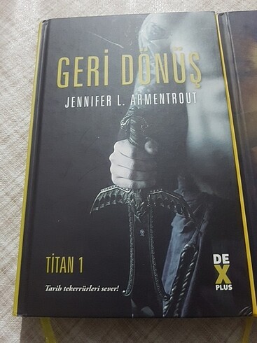  Titan Serisi Jennifer L. Armentrout