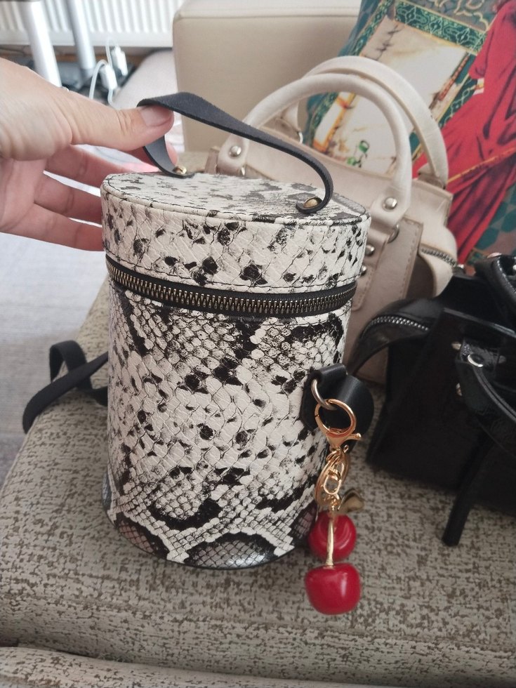 Yılan Desenli Gri Deri Kadın Çanta - Görsel 2