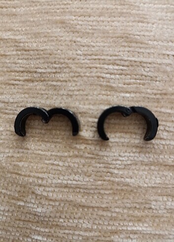 SIKIŞTIRMALI SİYAH ERKEK ÇELİK KÜPE - Görsel 3