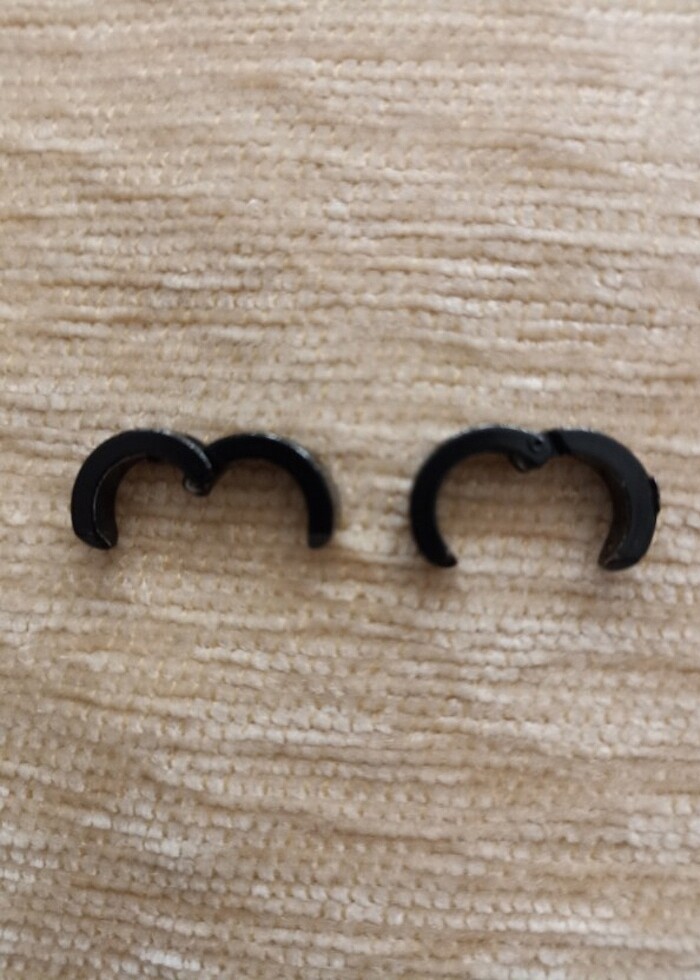 SIKIŞTIRMALI SİYAH ERKEK ÇELİK KÜPE - Görsel 4