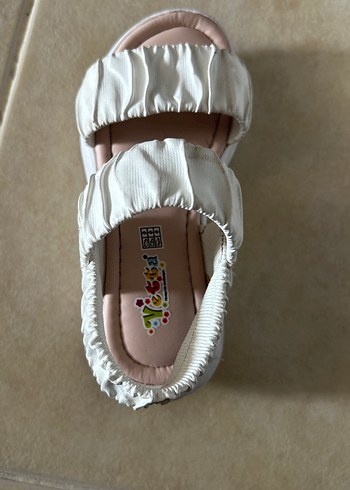 Beyaz Pile Detaylı Çocuk Sandalet - Görsel 3