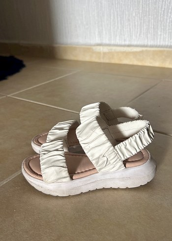 Beyaz Pile Detaylı Çocuk Sandalet - Görsel 2