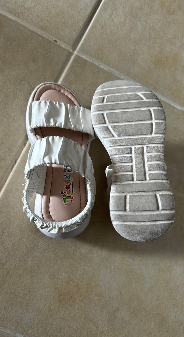 Beyaz Pile Detaylı Çocuk Sandalet - Görsel 4