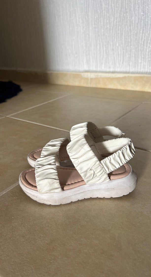 Beyaz Pile Detaylı Çocuk Sandalet - Görsel 2