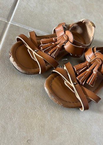Kahverengi Deri Tokalı Kız Sandalet - Görsel 2