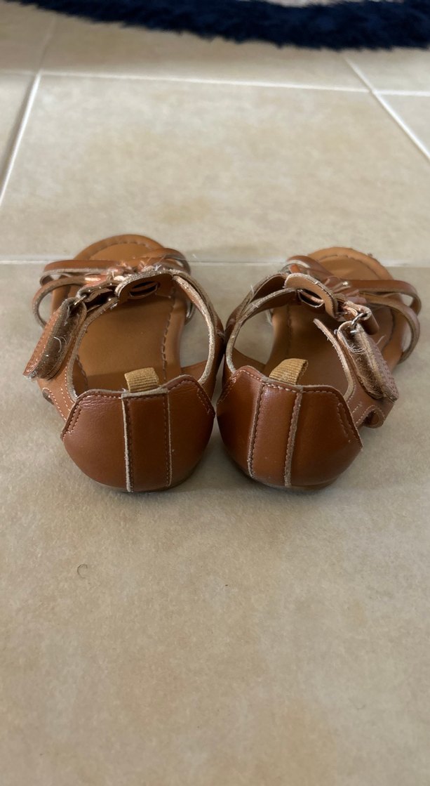 Kahverengi Deri Tokalı Kız Sandalet - Görsel 4