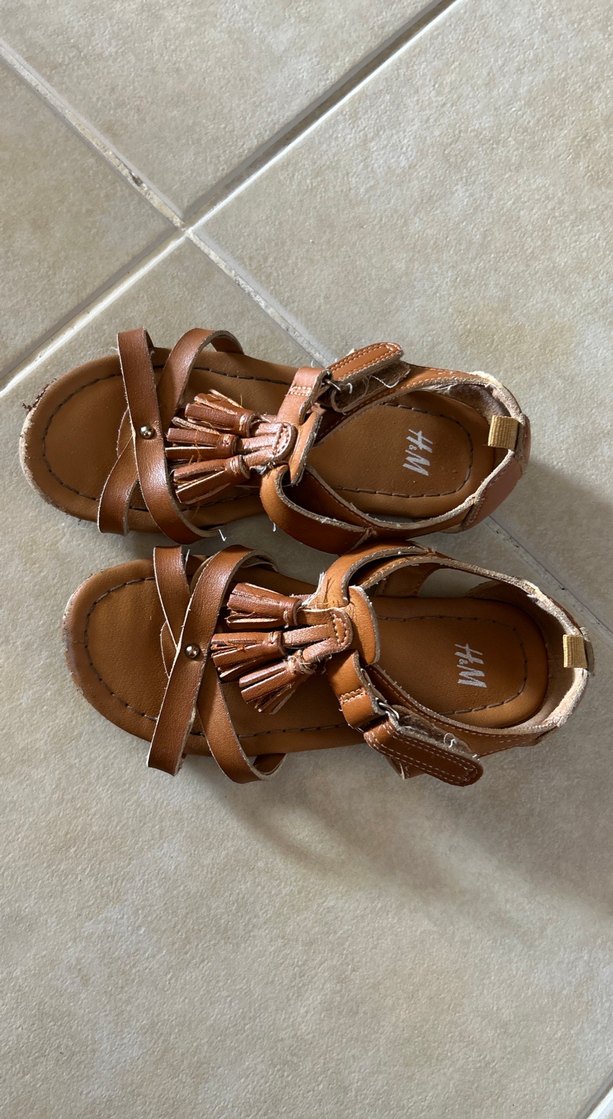 Kahverengi Deri Tokalı Kız Sandalet - Görsel 3