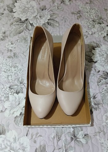 Bej Minimalist Stiletto Topuklu Kadın Ayakkabı