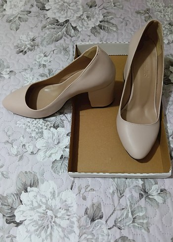 Diğer Bej Minimalist Stiletto Topuklu Kadın Ayakkabı