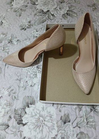 Bej İnce Topuklu Kadın Stiletto