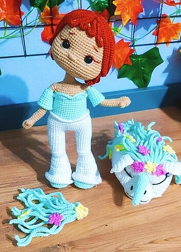 Beden Unicorn kostümlü kız