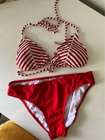 Kırmızı Çizgili Bikini Takımı