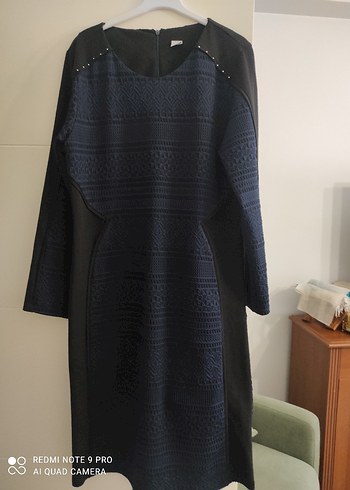 Uzun Kollu Siyah Nakışlı Ofis Elbisesi - Görsel 2