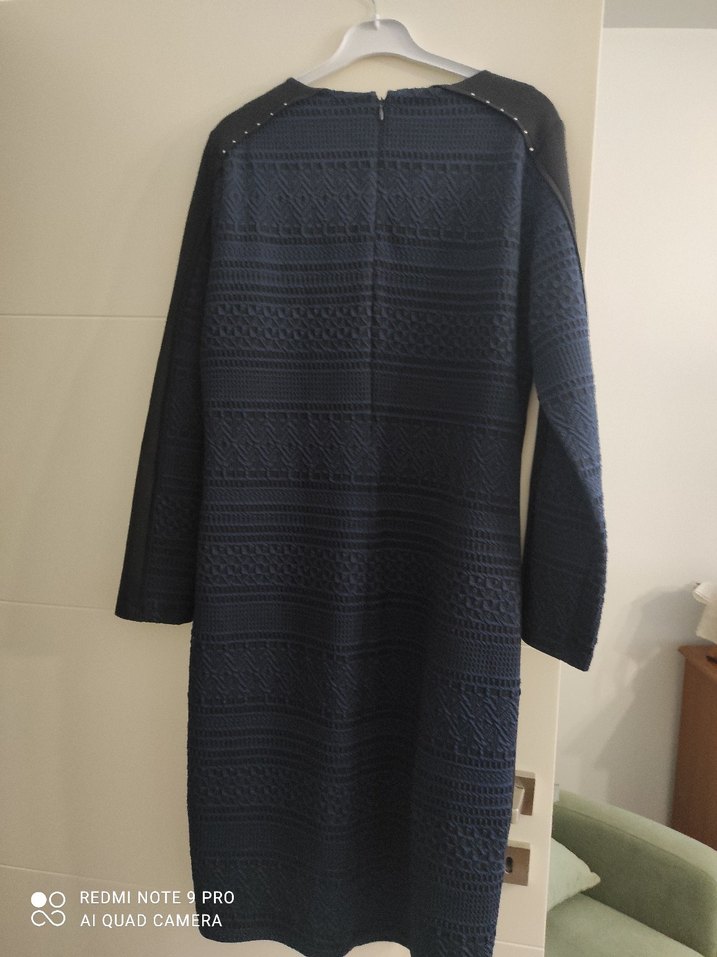 Uzun Kollu Siyah Nakışlı Ofis Elbisesi - Görsel 4