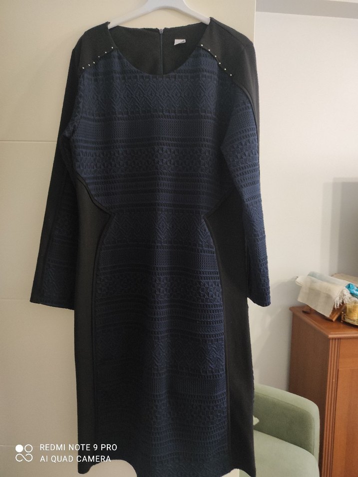 Uzun Kollu Siyah Nakışlı Ofis Elbisesi - Görsel 2