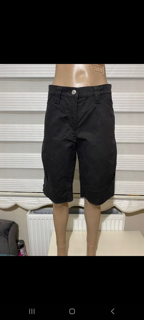 Siyah Kemerli Kadın Bermuda Şort - Görsel 2