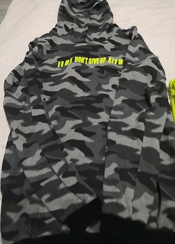 Sweatshirt