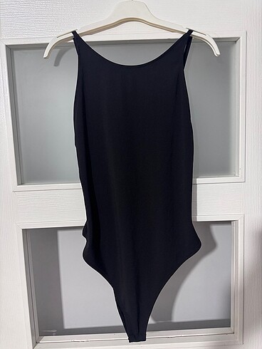 SIRT DEKOLTELİ ÇITÇITLI BODY