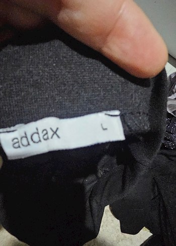 Siyah drapeli yırtmaçlı kadın eteğı - Görsel 3