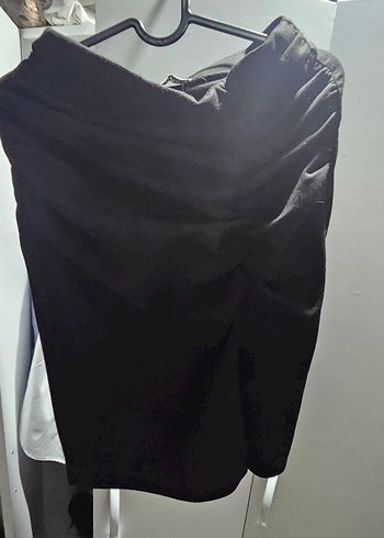 Siyah drapeli yırtmaçlı kadın eteğı - Görsel 2