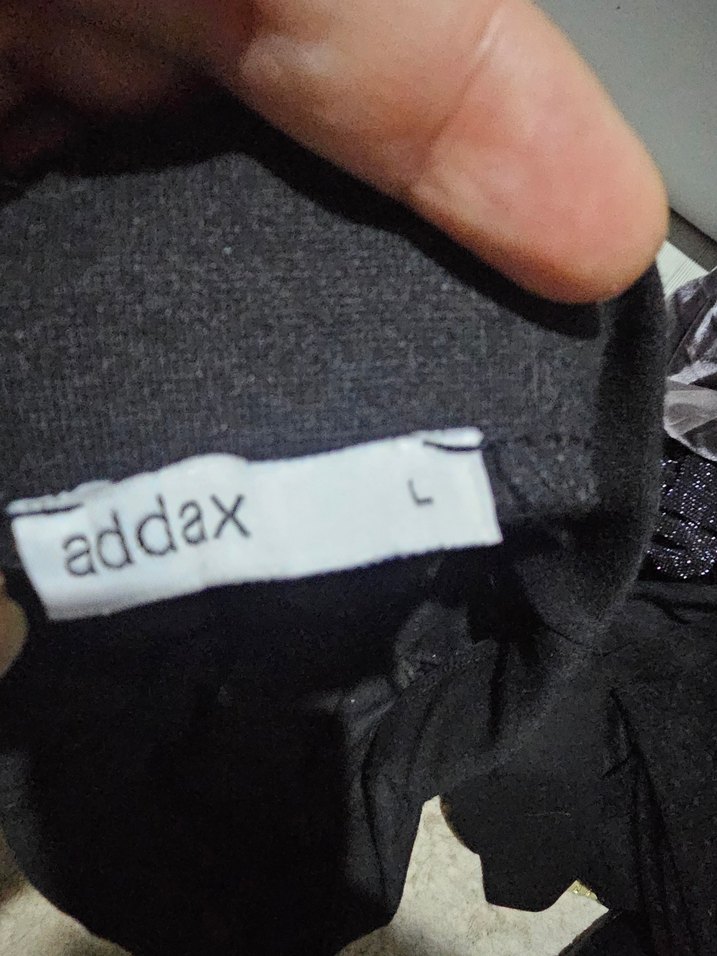 Siyah drapeli yırtmaçlı kadın eteğı - Görsel 3