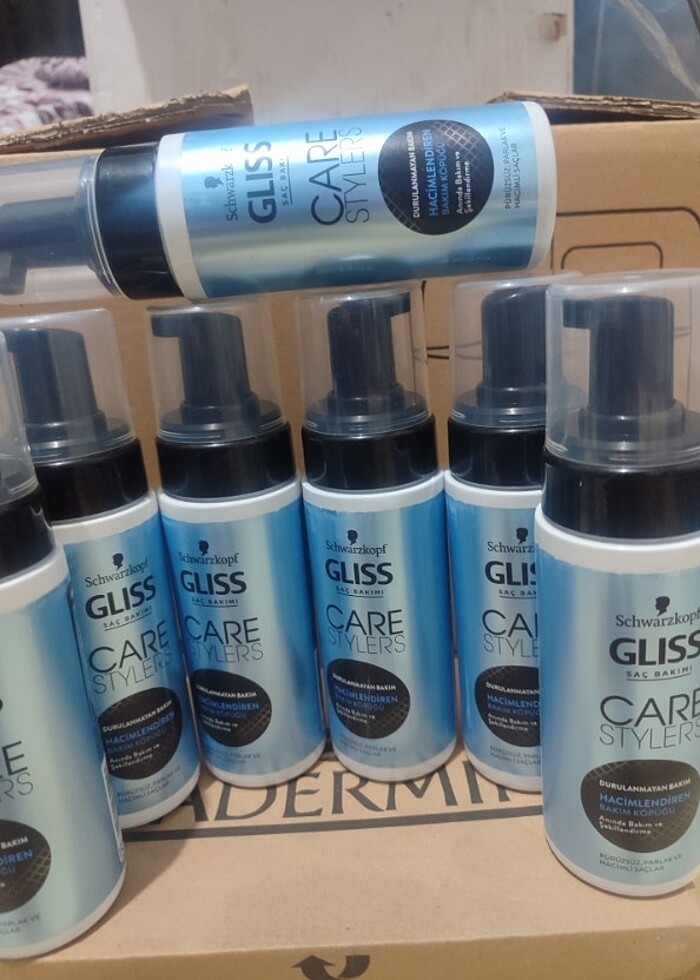 Gliss 150 ml Hacimlendiren Saç Bakım Köpüğü

 SCHWARZKOPF - Görsel 2