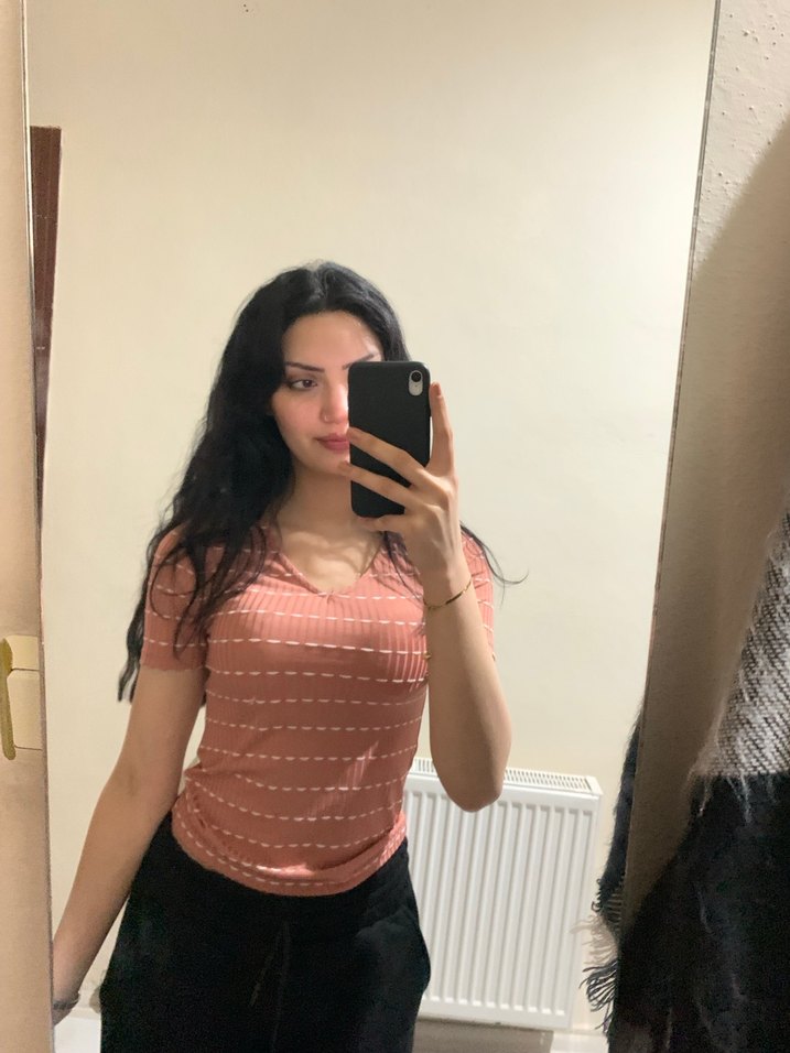 Pembe V Yaka Kısa Kollu Crop Top - Görsel 2